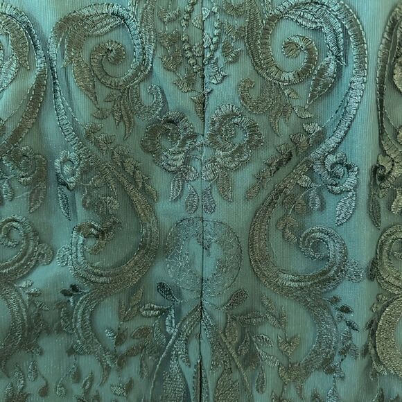 JJ's House Off the Shoulder Knee-Length Lace Mother of the Bride Dress Size 24W - Picture 8 of 9